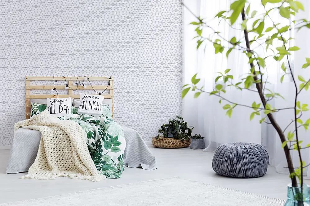 Jak położyć tapetę fizelinową bez błędów i frustracji